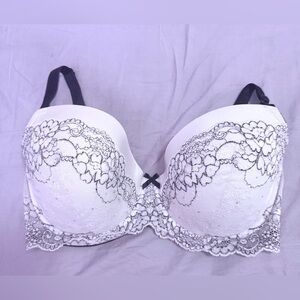 New super sexy Victoria's Secret Black and White Lace Bra wired bra